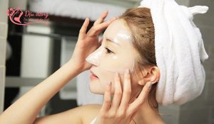 buoc-skincare-tiep-theo-la-dap-mat-na-duong-da