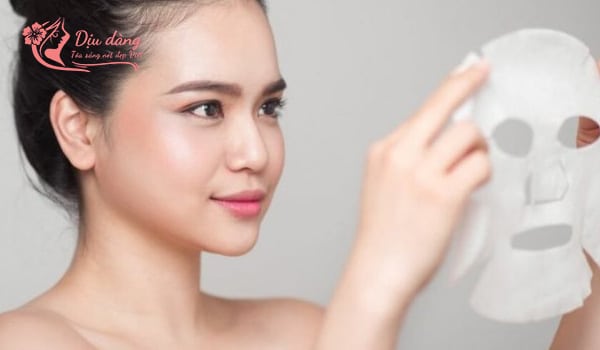 co-nen-dap-mat-na-truoc-khi-trang-diem-khong