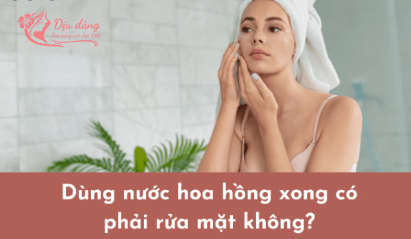 dung-nuoc-hoa-hong-xong-co-can-rua-mat-khong