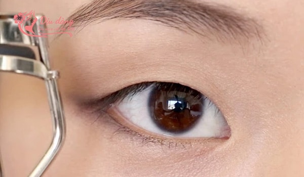 cach-chuot-mascara-khong-bi-lem