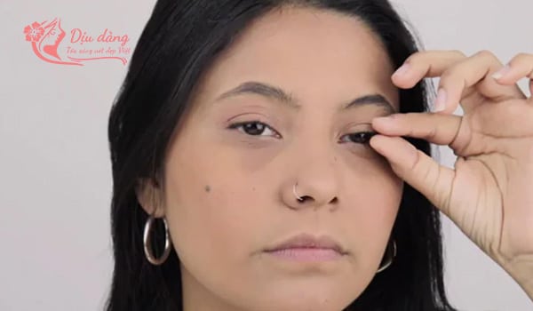 cach-tay-mascara-bang-dau-khoang