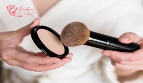 dung-bb-cream-co-can-phan-phu-khong