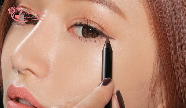 ke-eyeliner-dep-cho-mat-sup-mi