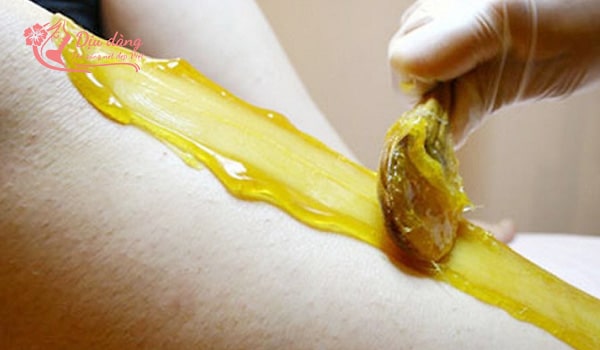 wax-long-nach-bang-sap-ong-tai-nha